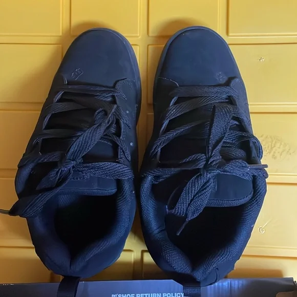 DC MEN'S COURT GRAFFIK SKATE
BLACK - Picture 1 of 5